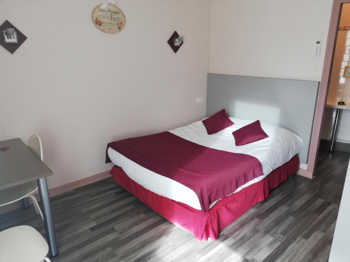 Hotel-Restaurant Les Colonnades Saint-Fulgent Εξωτερικό φωτογραφία