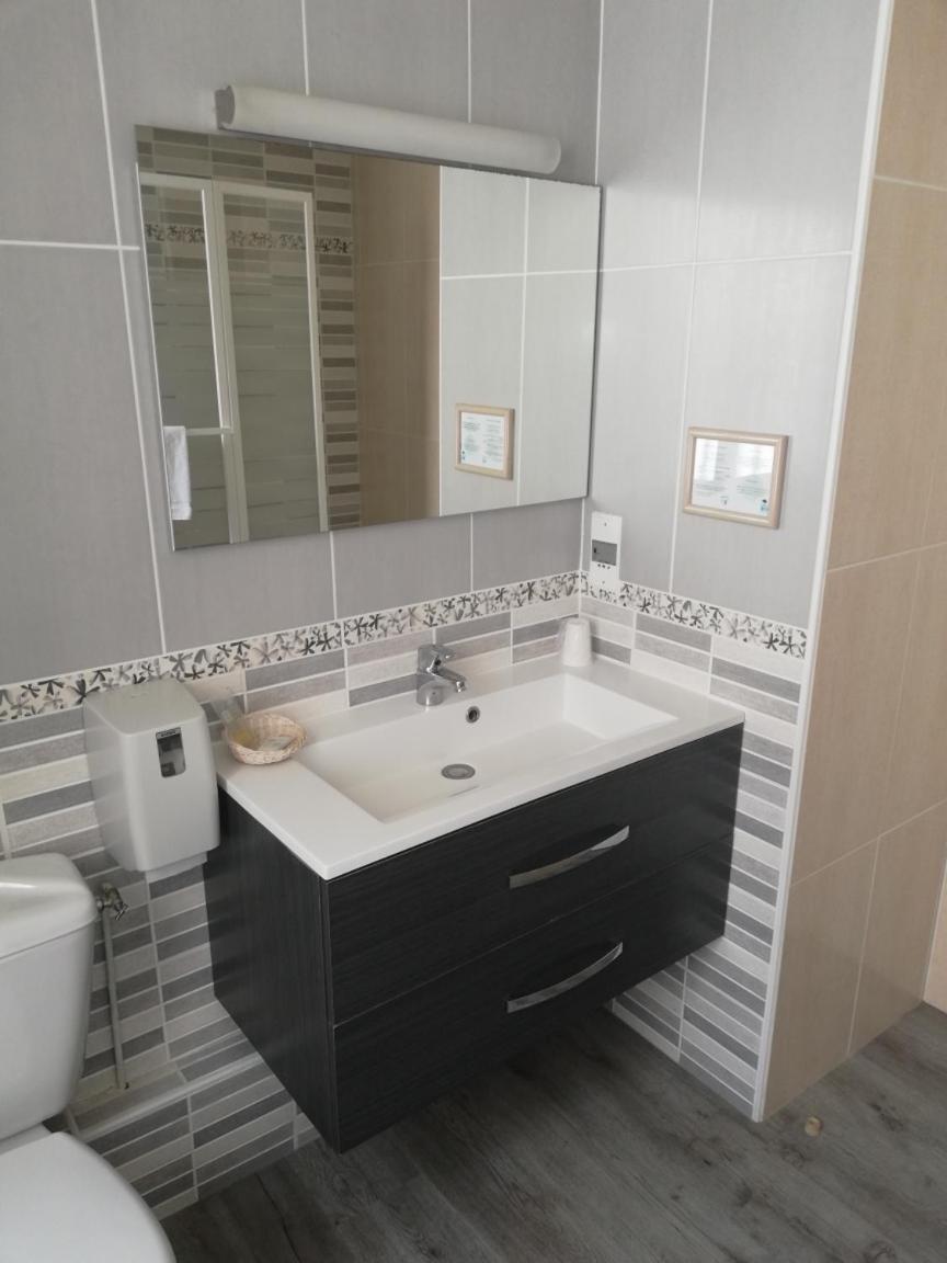 Hotel-Restaurant Les Colonnades Saint-Fulgent Εξωτερικό φωτογραφία