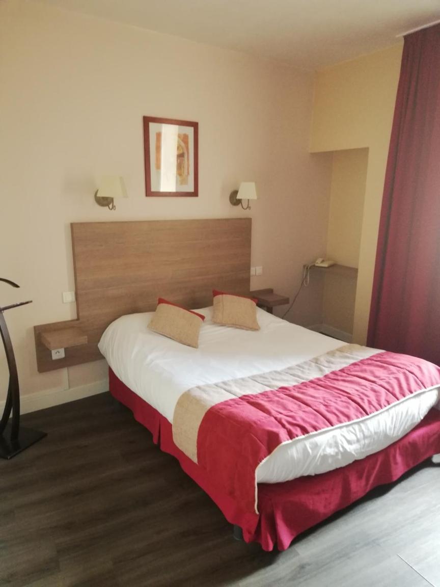 Hotel-Restaurant Les Colonnades Saint-Fulgent Εξωτερικό φωτογραφία