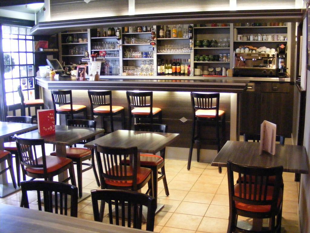 Hotel-Restaurant Les Colonnades Saint-Fulgent Εξωτερικό φωτογραφία