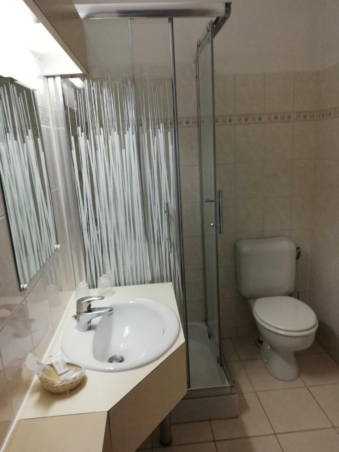 Hotel-Restaurant Les Colonnades Saint-Fulgent Εξωτερικό φωτογραφία