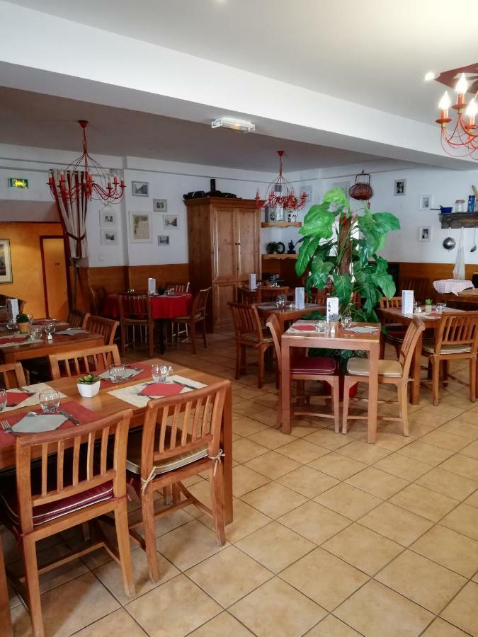 Hotel-Restaurant Les Colonnades Saint-Fulgent Εξωτερικό φωτογραφία