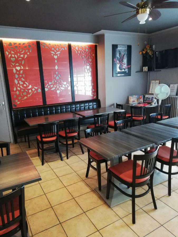 Hotel-Restaurant Les Colonnades Saint-Fulgent Εξωτερικό φωτογραφία