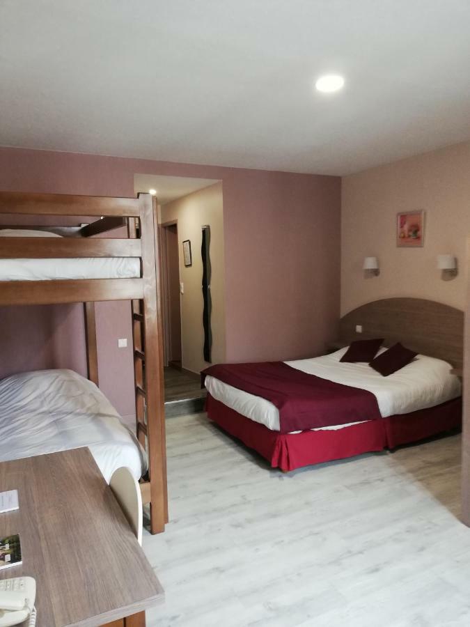 Hotel-Restaurant Les Colonnades Saint-Fulgent Εξωτερικό φωτογραφία