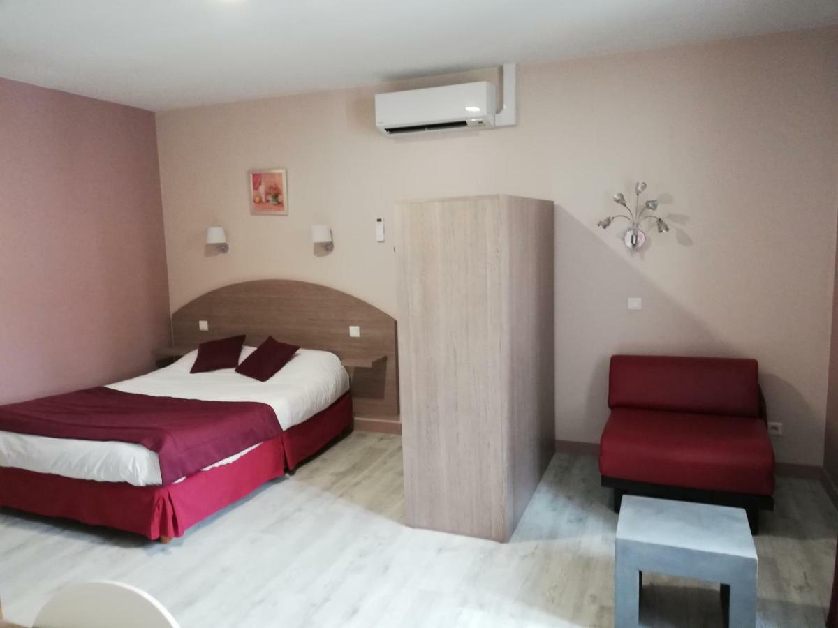 Hotel-Restaurant Les Colonnades Saint-Fulgent Εξωτερικό φωτογραφία