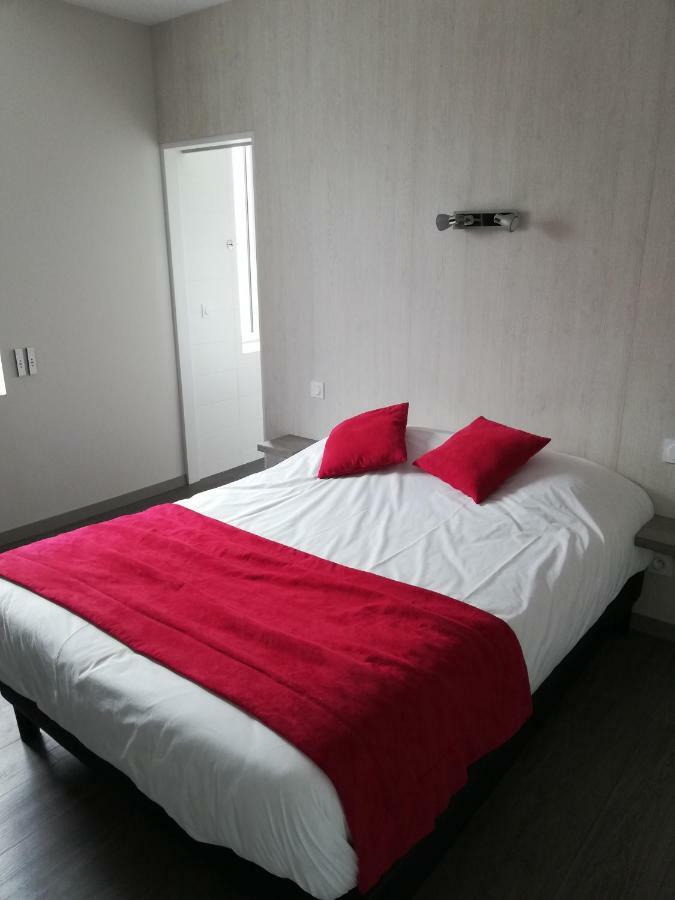 Hotel-Restaurant Les Colonnades Saint-Fulgent Εξωτερικό φωτογραφία